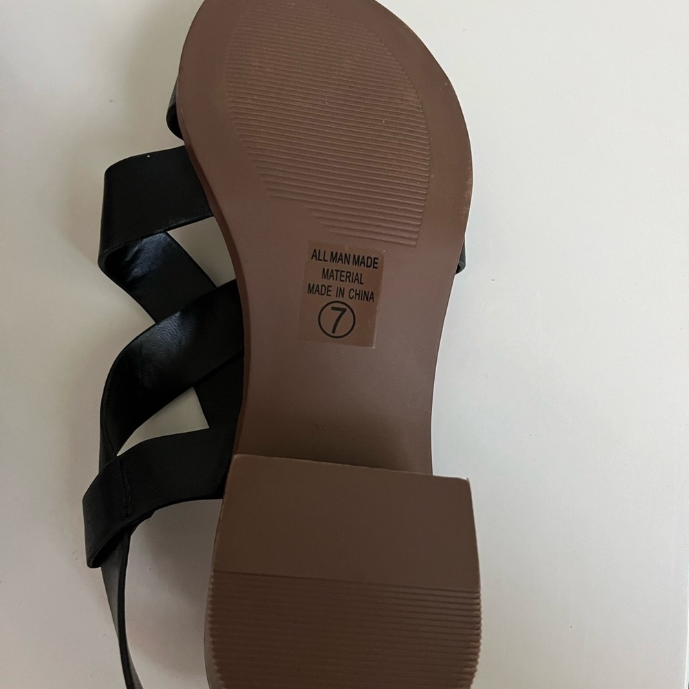 NWOT Never Worn Women's Size 7 Cityclassified Black 1" Block Heel Sandal - Picture 10 of 11